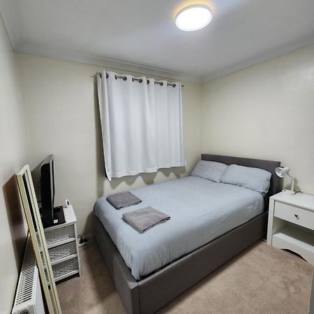 Double Room In Crawley,Gatwick,West Sussex Ifield Zewnętrze zdjęcie