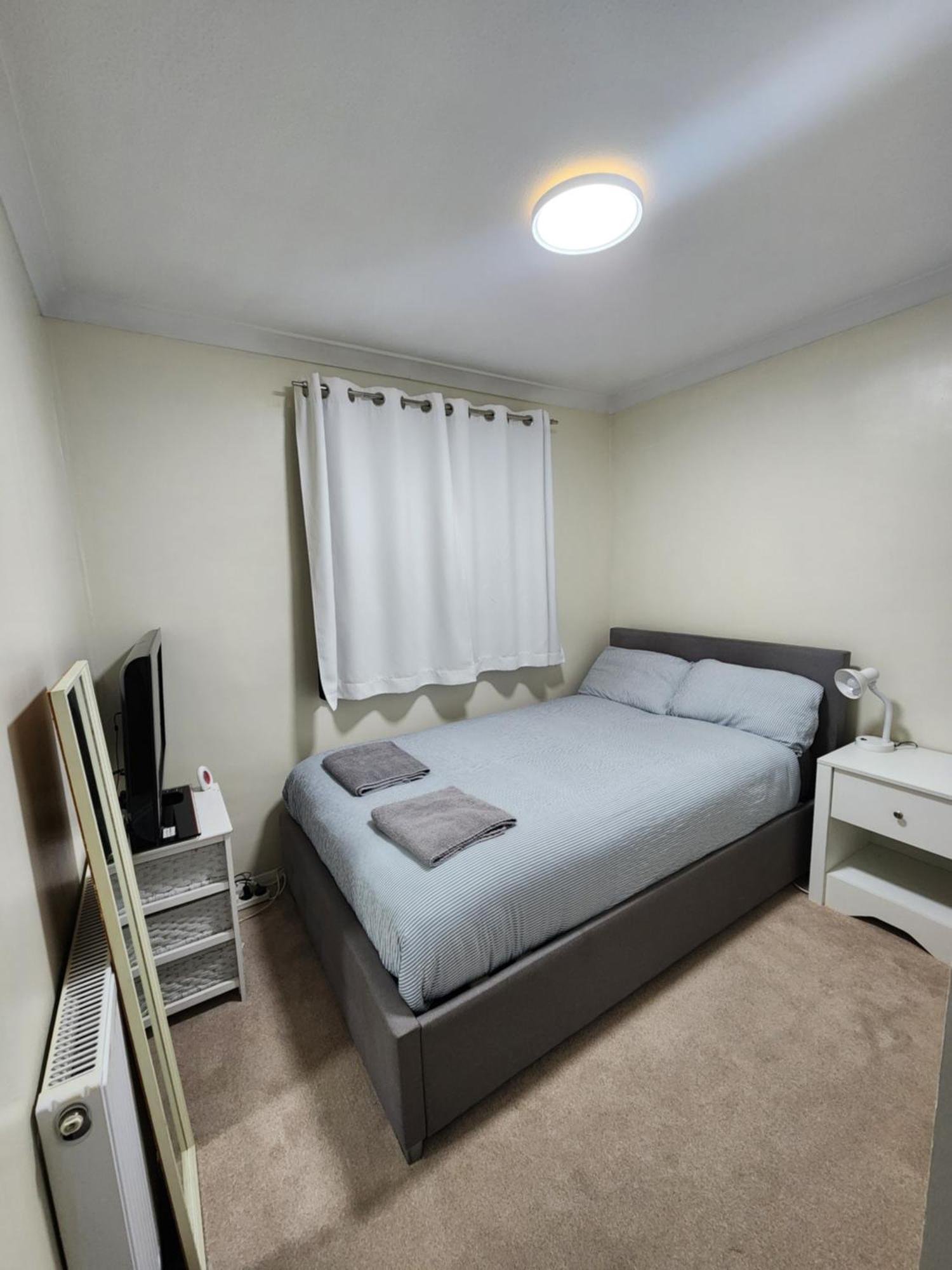 Double Room In Crawley,Gatwick,West Sussex Ifield Zewnętrze zdjęcie