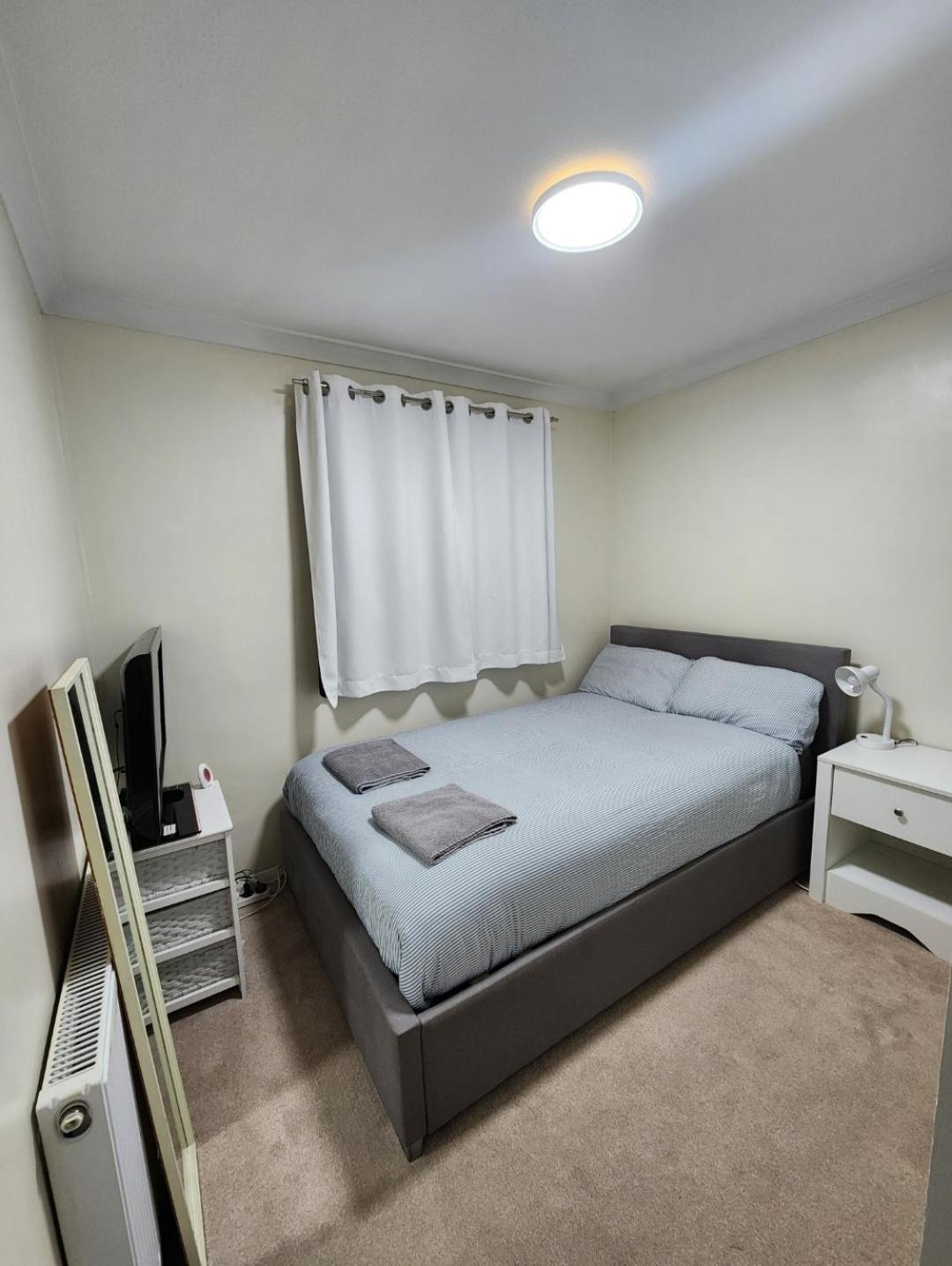 Double Room In Crawley,Gatwick,West Sussex Ifield Zewnętrze zdjęcie